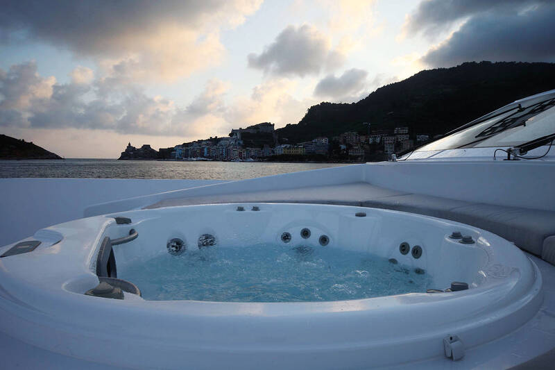 Jacuzzi in the bow
