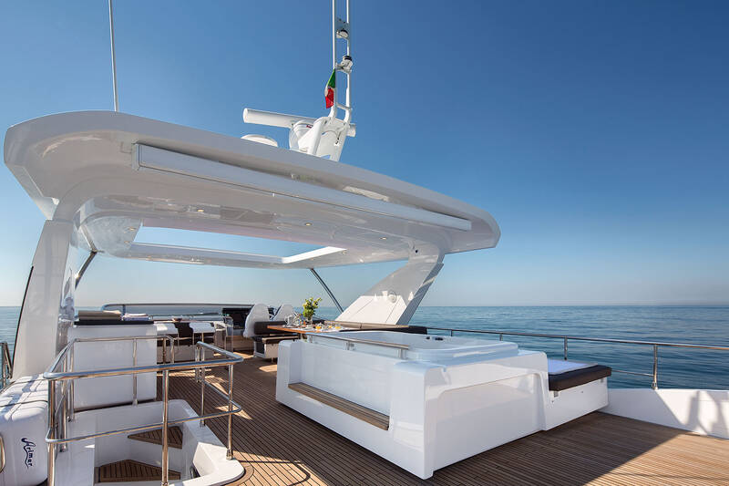 Flybridge aft part