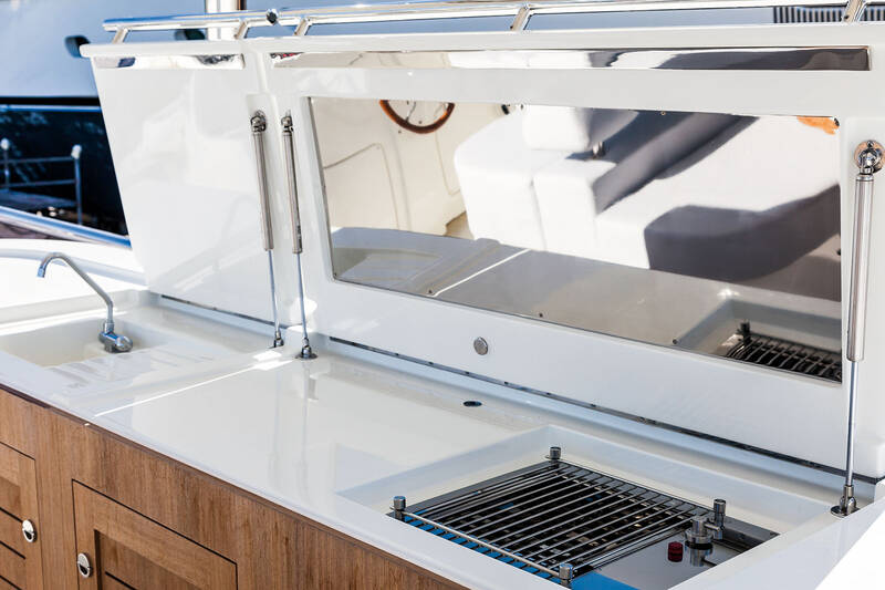 Grill and sink on flybridge