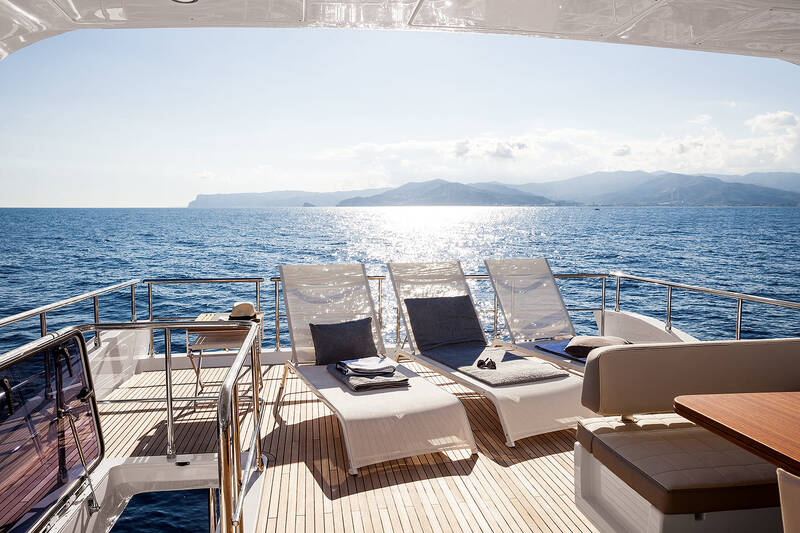 Lounge area on aft fly