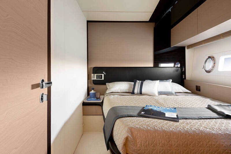 Guest cabin on portside