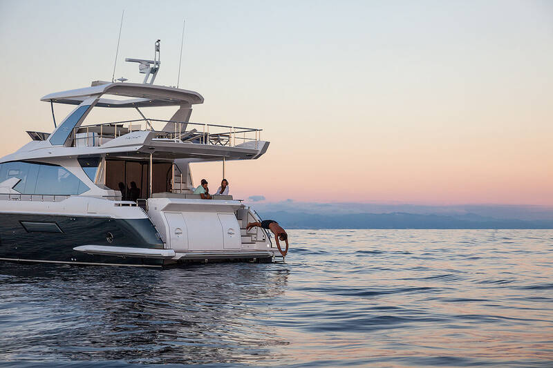 Exterior Azimut Fly 72