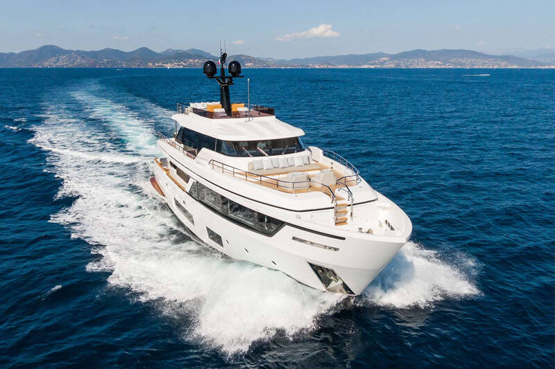 Exterior Custom Line Navetta 30<br/>M/Y MRS G 2021