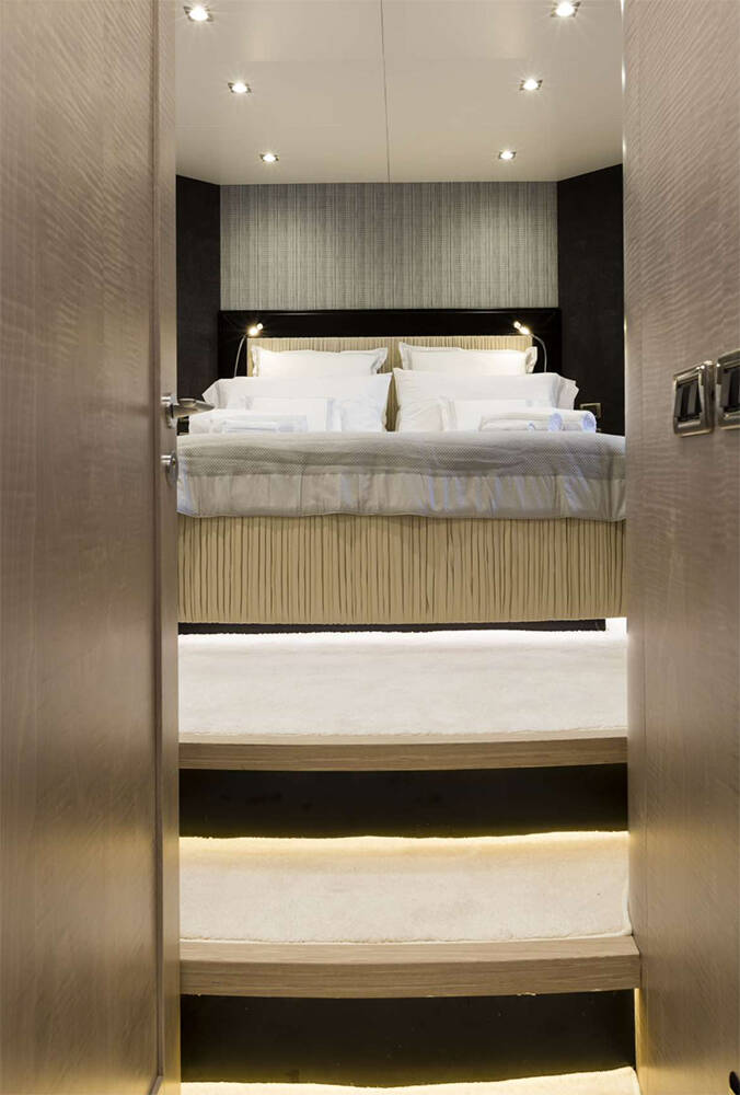 Bow VIP cabin