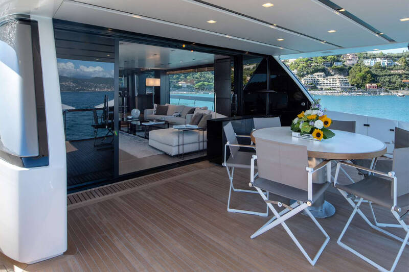 Dining area on cockpit