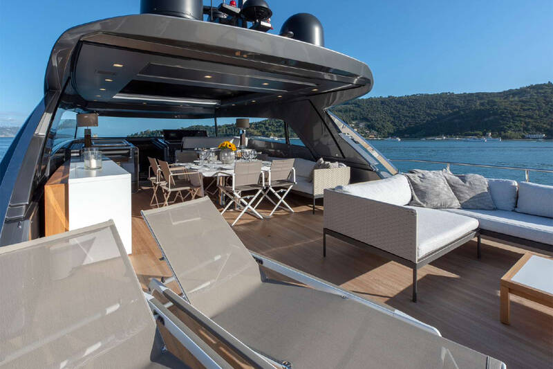 Lounge area on aft flybridge