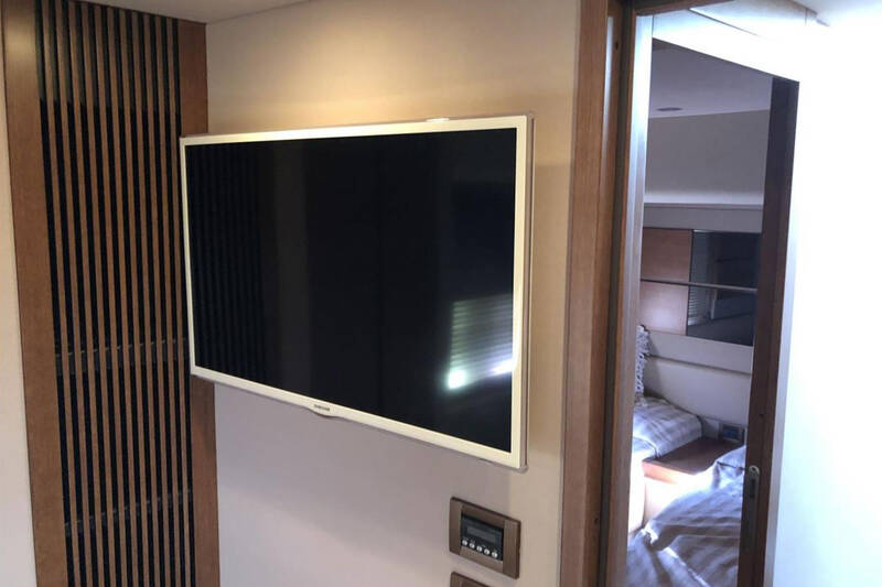 Bow VIP cabin