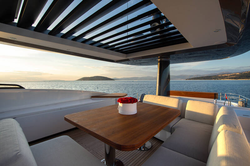 Dining area on flybridge