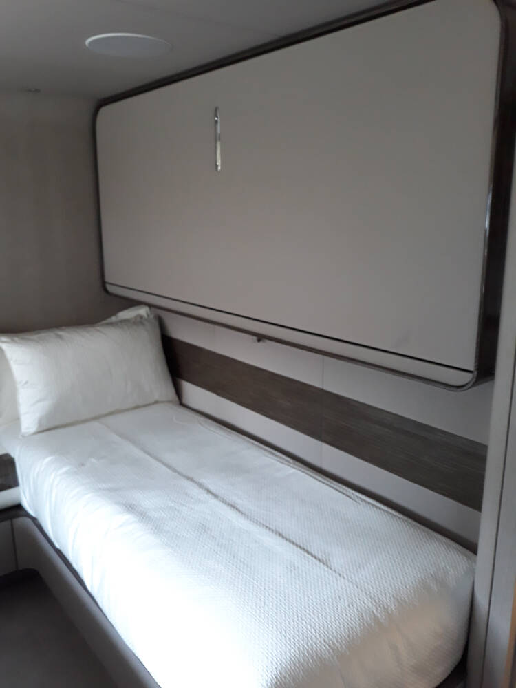 Bow cabin on starboard side