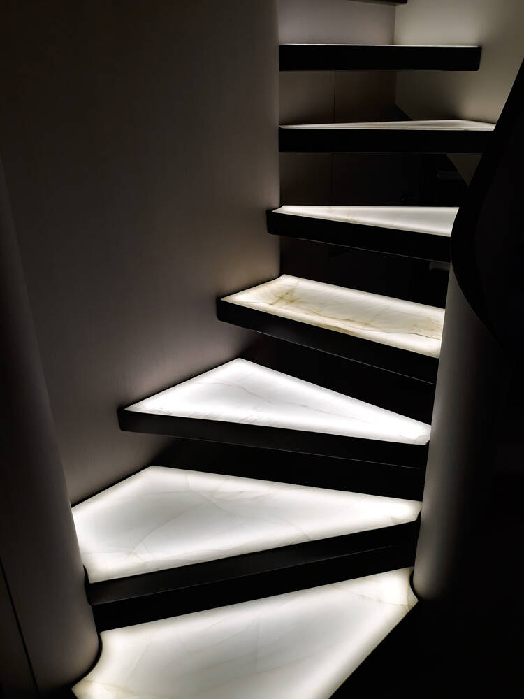 Steps to lower deck