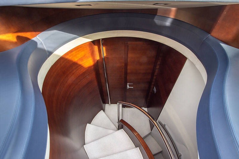 Steps to lower deck