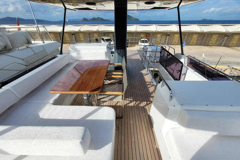 Dining area on flybridge