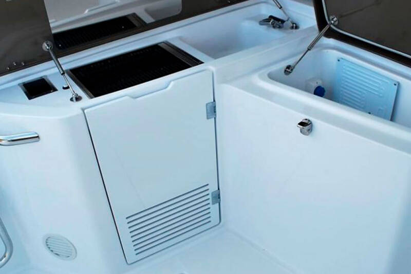 Wet bar in cockpit
