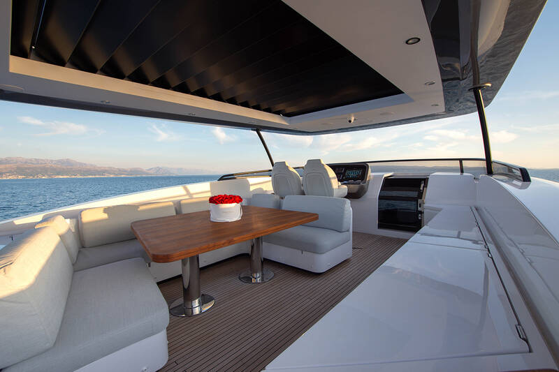 Dining area on flybridge