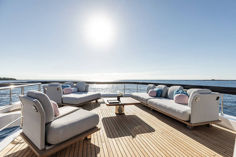 Lounge area on aft flybridge
