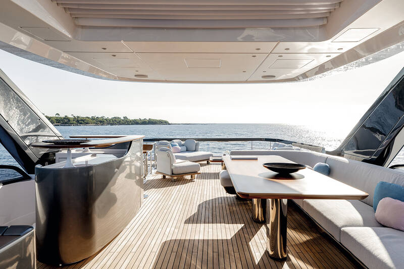 Dining area on flybridge