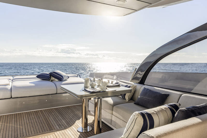 Dining area on cockpit