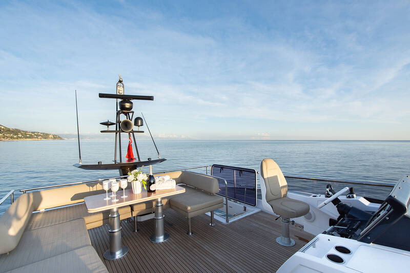 Dining area on flybridge