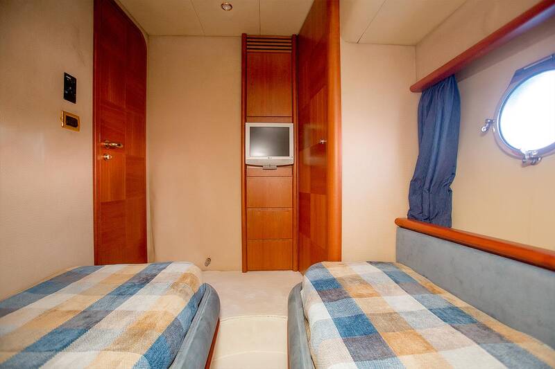 Guest cabin