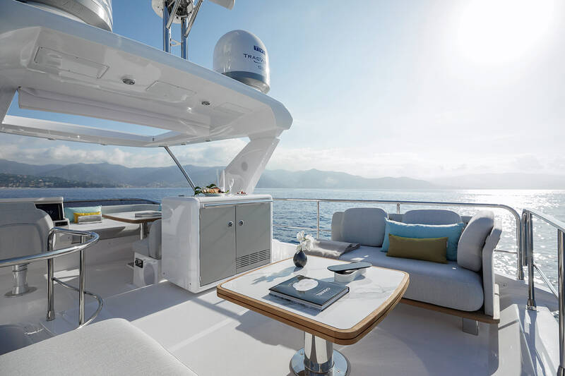 Wet bar on flybridge