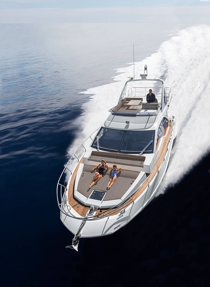 Exterior Azimut Flybridge 50