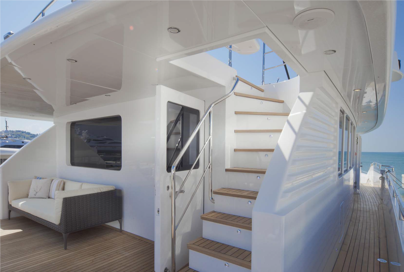 Access to the sun deck