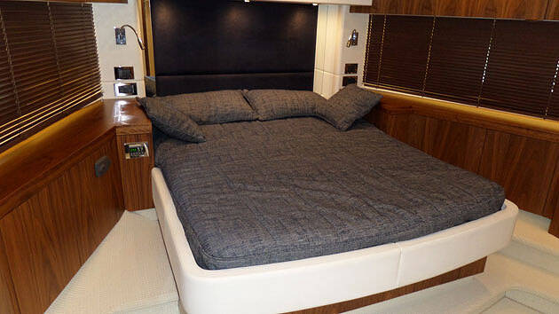 Bow cabin