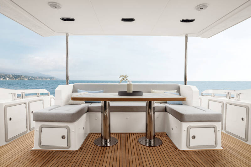 Dining area on cockpit