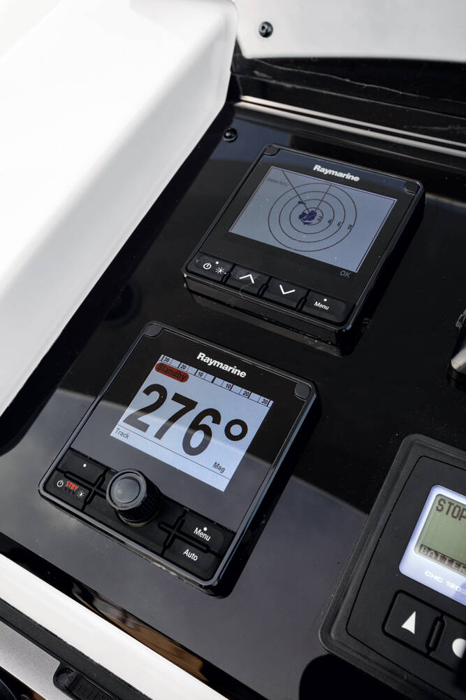 Helm station on flybridge