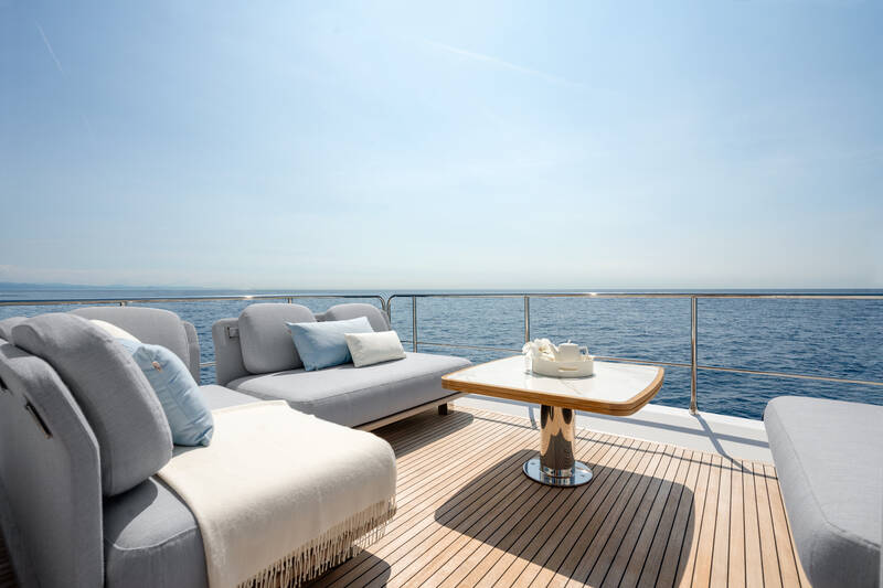 Lounge area on aft flybridge