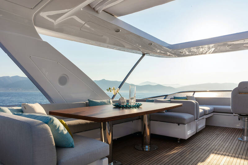 Dining area on flybridge