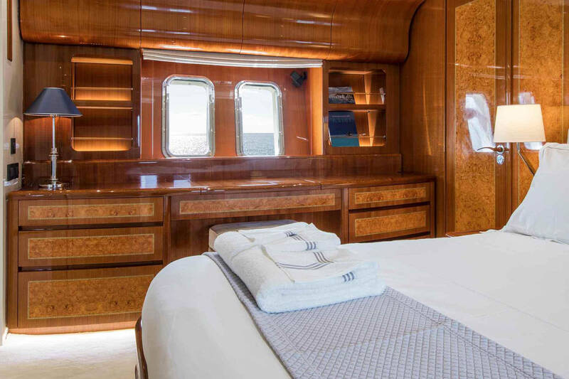 Dressing table in master cabin