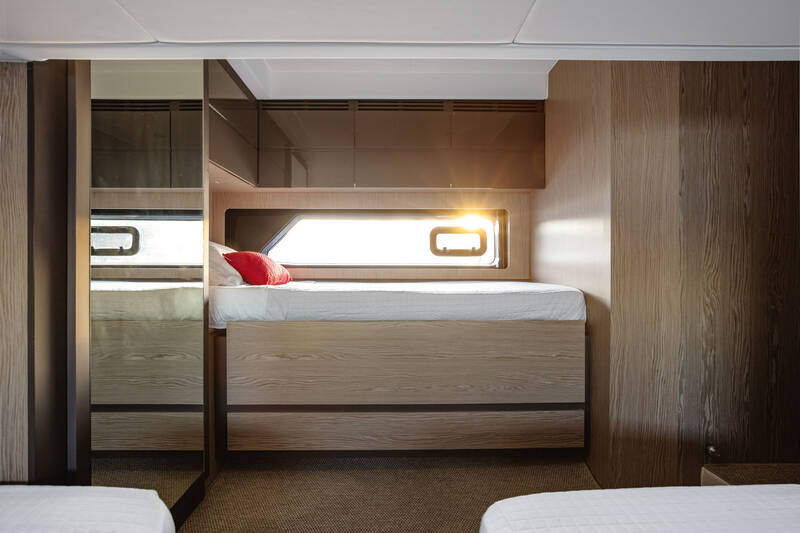 Additional third bed in guest cabin