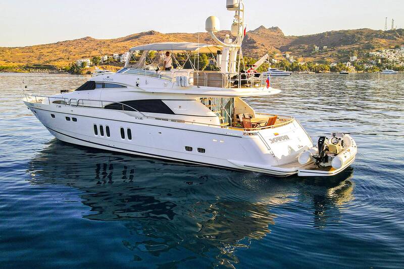 Exterior Fairline Squadron 74 M/Y "SEVEN"