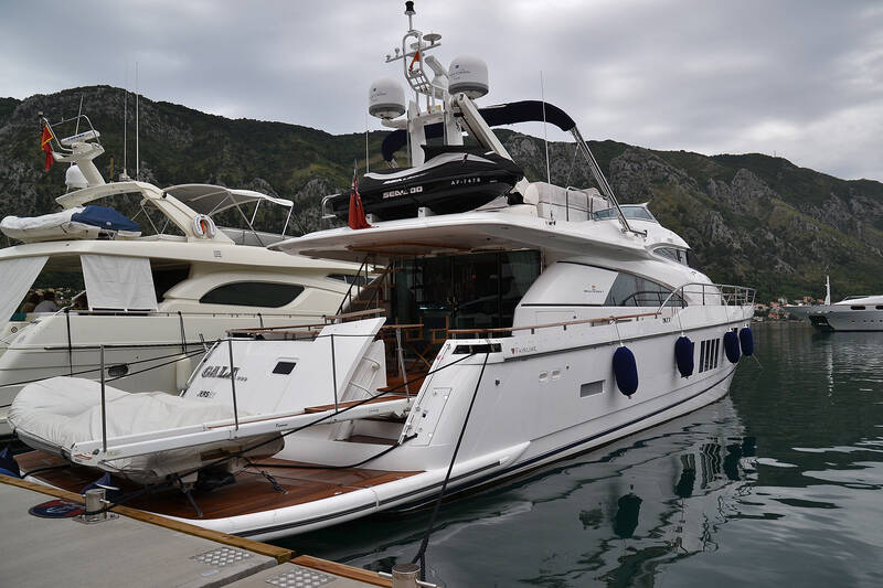 Exterior Fairline Squadron 78 (2011)
