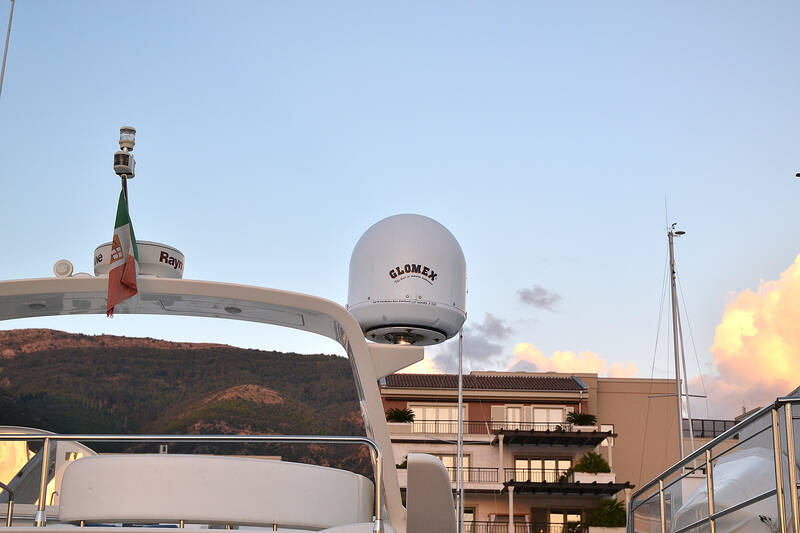 The radar antenna
