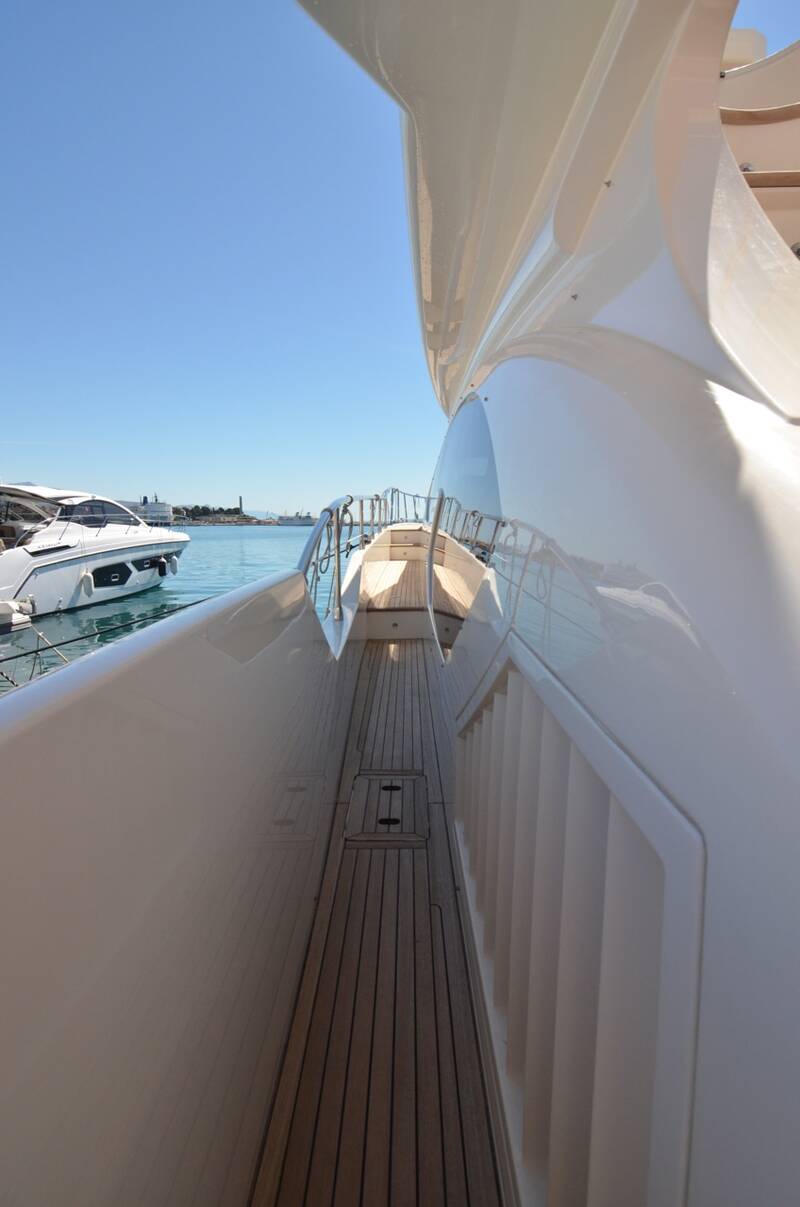 Exterior Azimut 70 2009