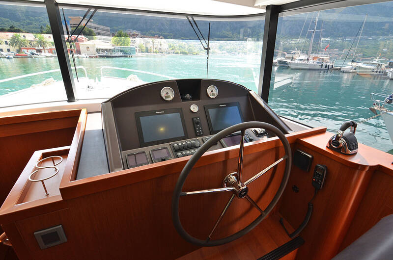 Main helm station