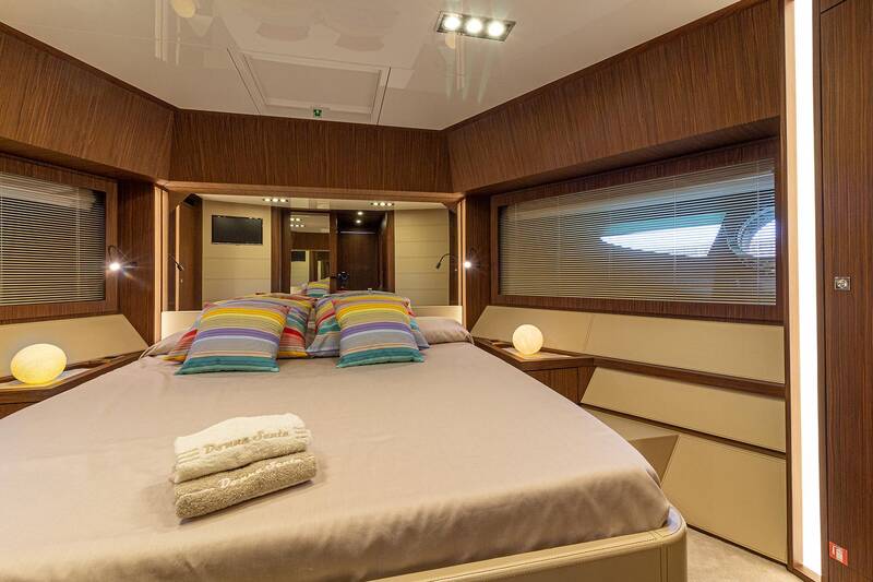 Bow cabin