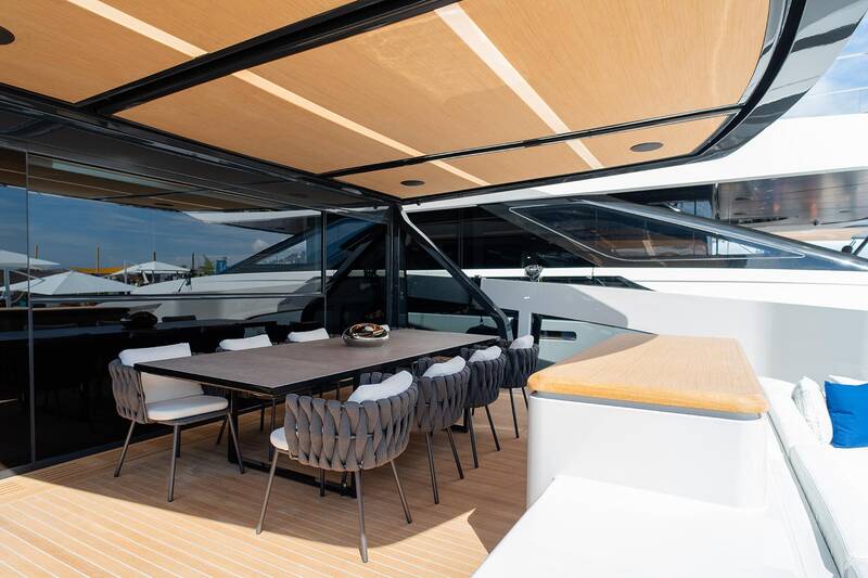 Dining area on cockpit