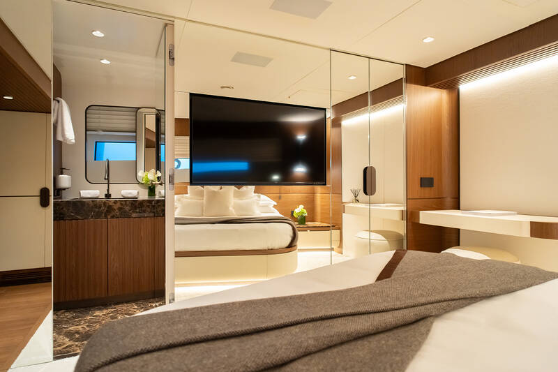 Bow VIP cabin