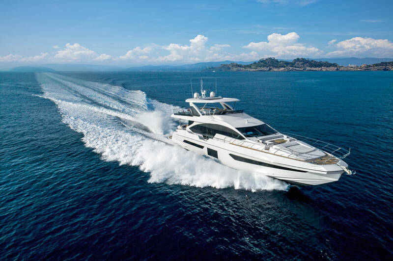 Exterior Azimut Grande 25 METRI