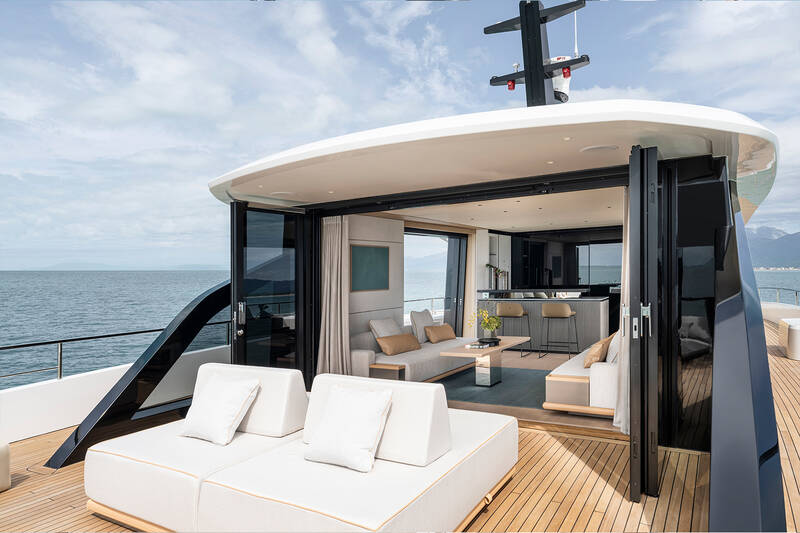 Upper deck