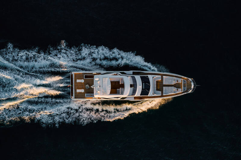 Exterior Azimut Grande 32 METRI
