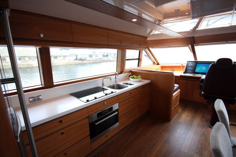Salon (main deck)