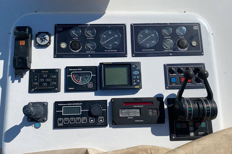 Helm station on flybridge