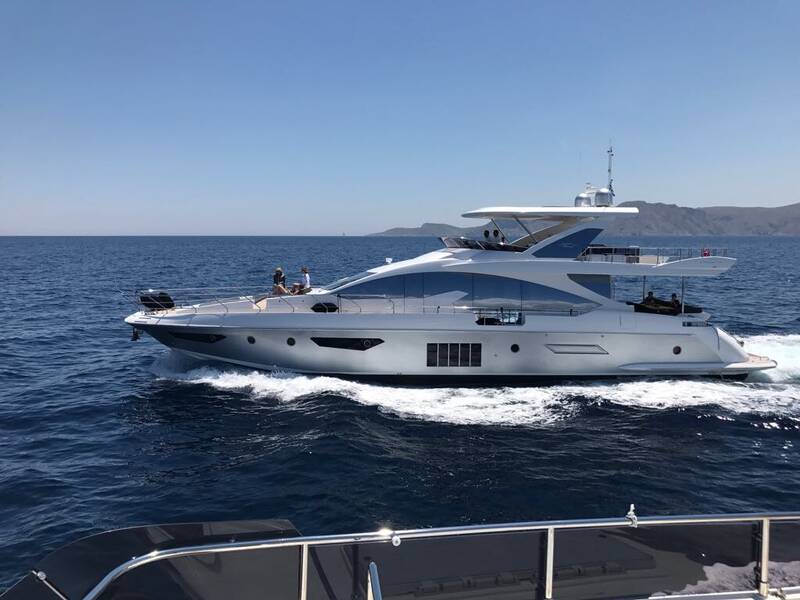 Exterior M/Y Azimut 80 "MEMORIES"