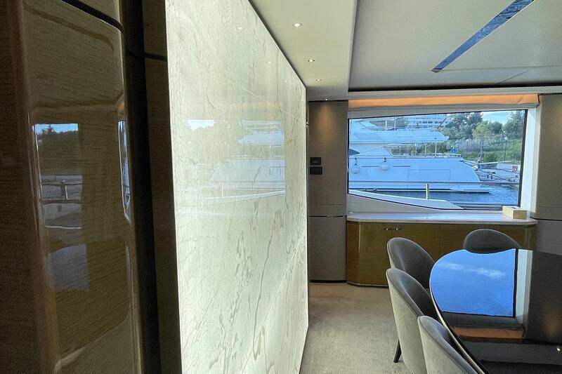 Illuminated marble panel in the dining area