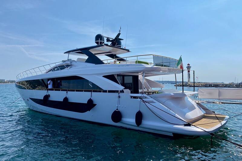 Exterior AMER F 100 2020