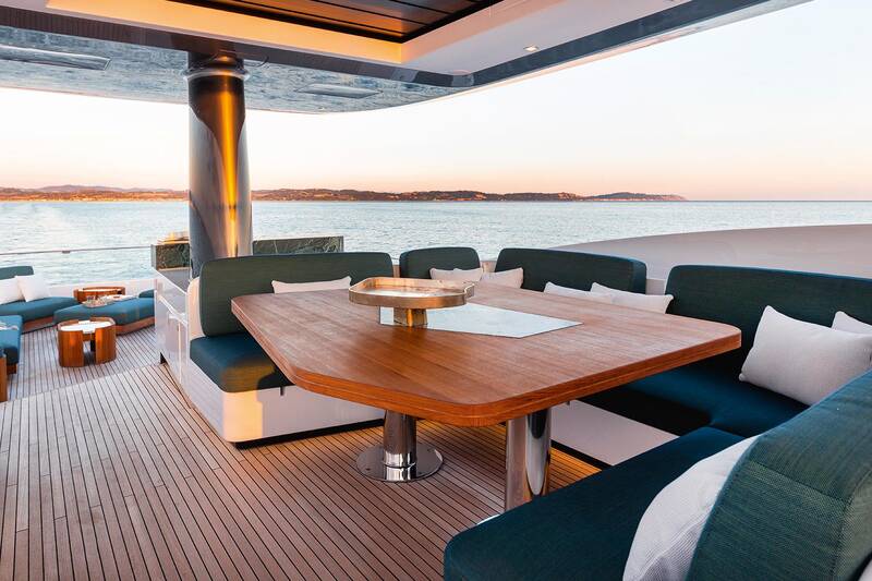 Dining area on flybridge
